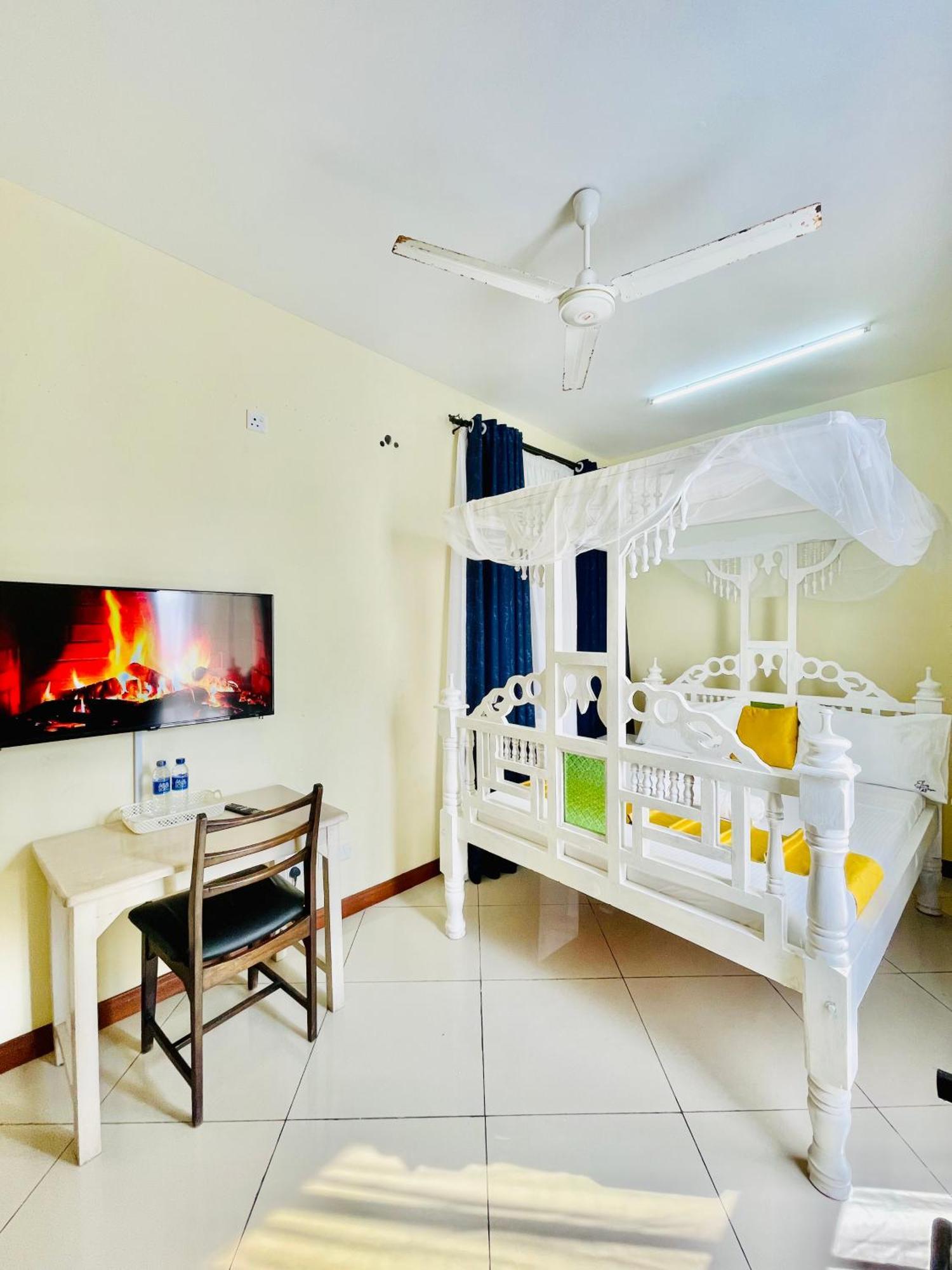 לינה וארוחת בוקר מומבסה Elna'S Nyali - Work & Unwind - Pool, Sea Views, Ac & Fast Wi-Fi מראה חיצוני תמונה