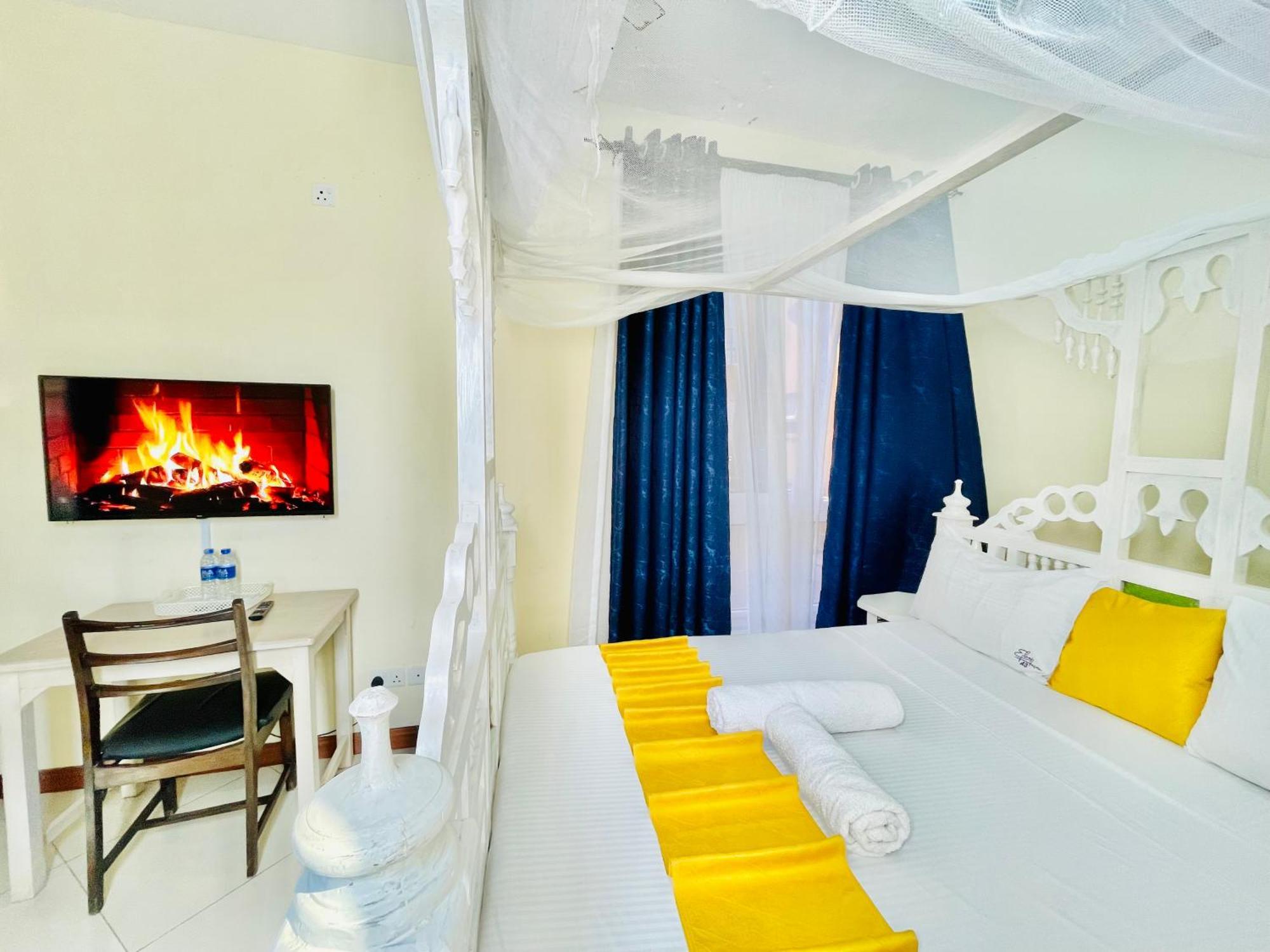 לינה וארוחת בוקר מומבסה Elna'S Nyali - Work & Unwind - Pool, Sea Views, Ac & Fast Wi-Fi מראה חיצוני תמונה