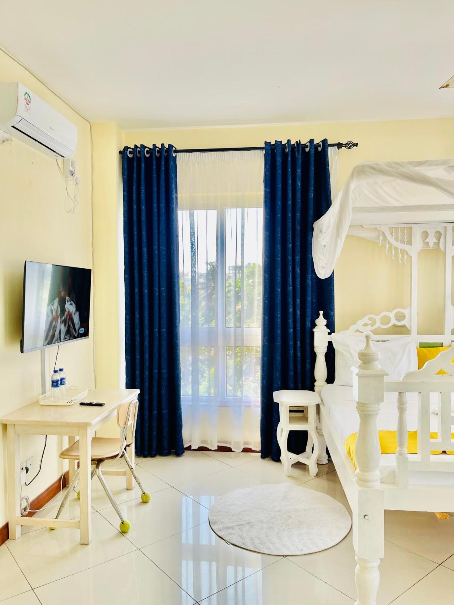 לינה וארוחת בוקר מומבסה Elna'S Nyali - Work & Unwind - Pool, Sea Views, Ac & Fast Wi-Fi מראה חיצוני תמונה