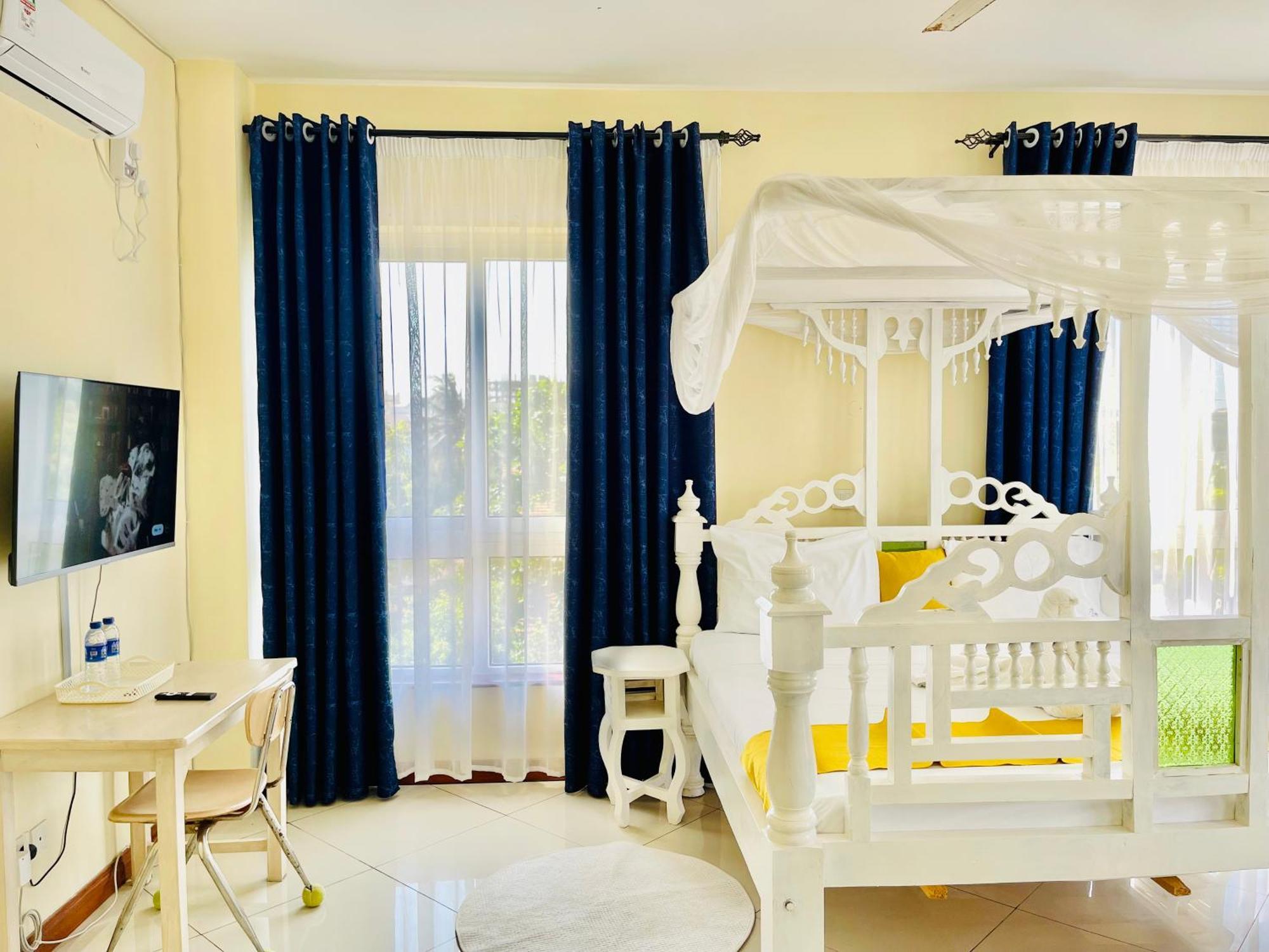 לינה וארוחת בוקר מומבסה Elna'S Nyali - Work & Unwind - Pool, Sea Views, Ac & Fast Wi-Fi מראה חיצוני תמונה