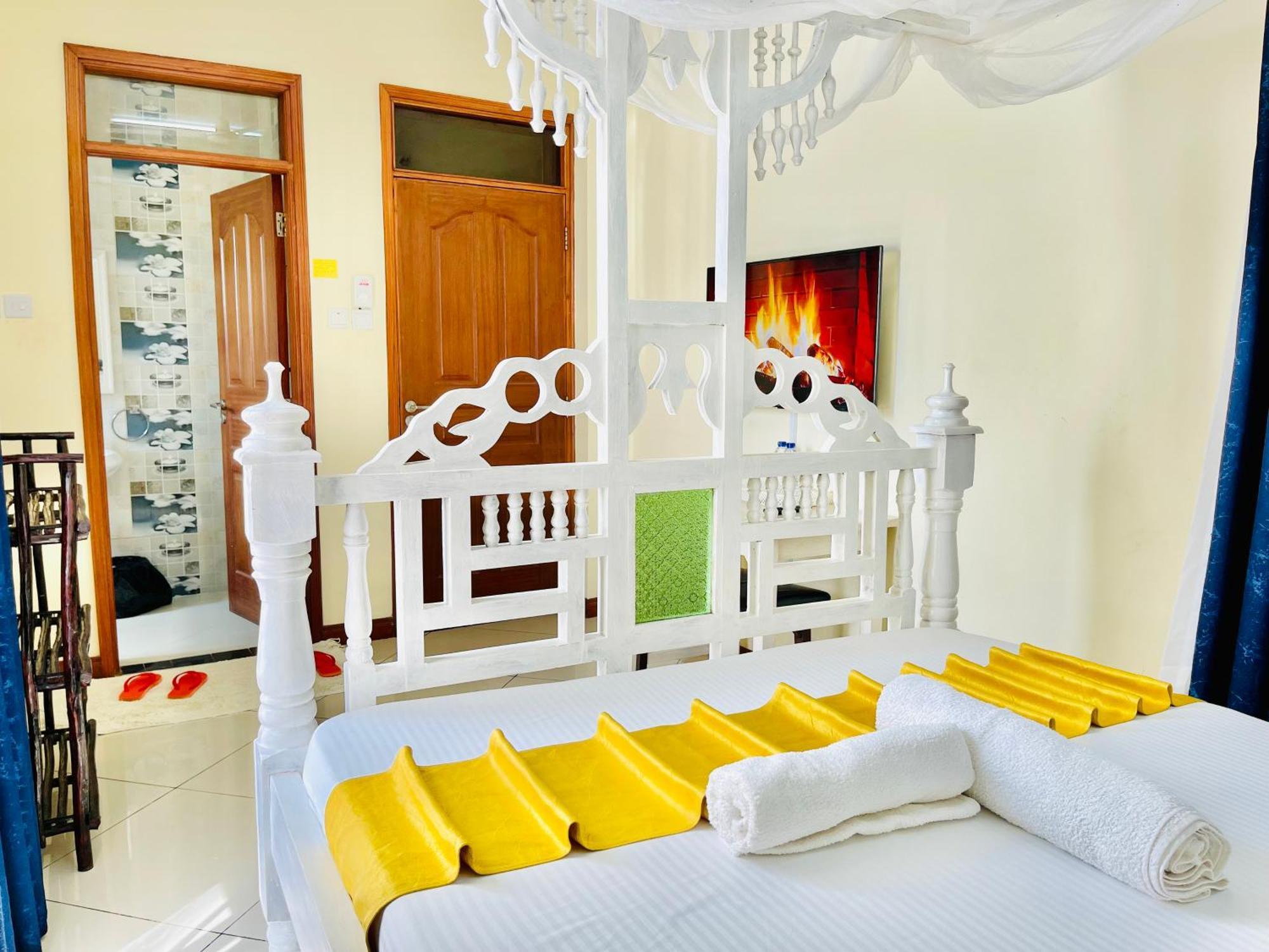לינה וארוחת בוקר מומבסה Elna'S Nyali - Work & Unwind - Pool, Sea Views, Ac & Fast Wi-Fi מראה חיצוני תמונה