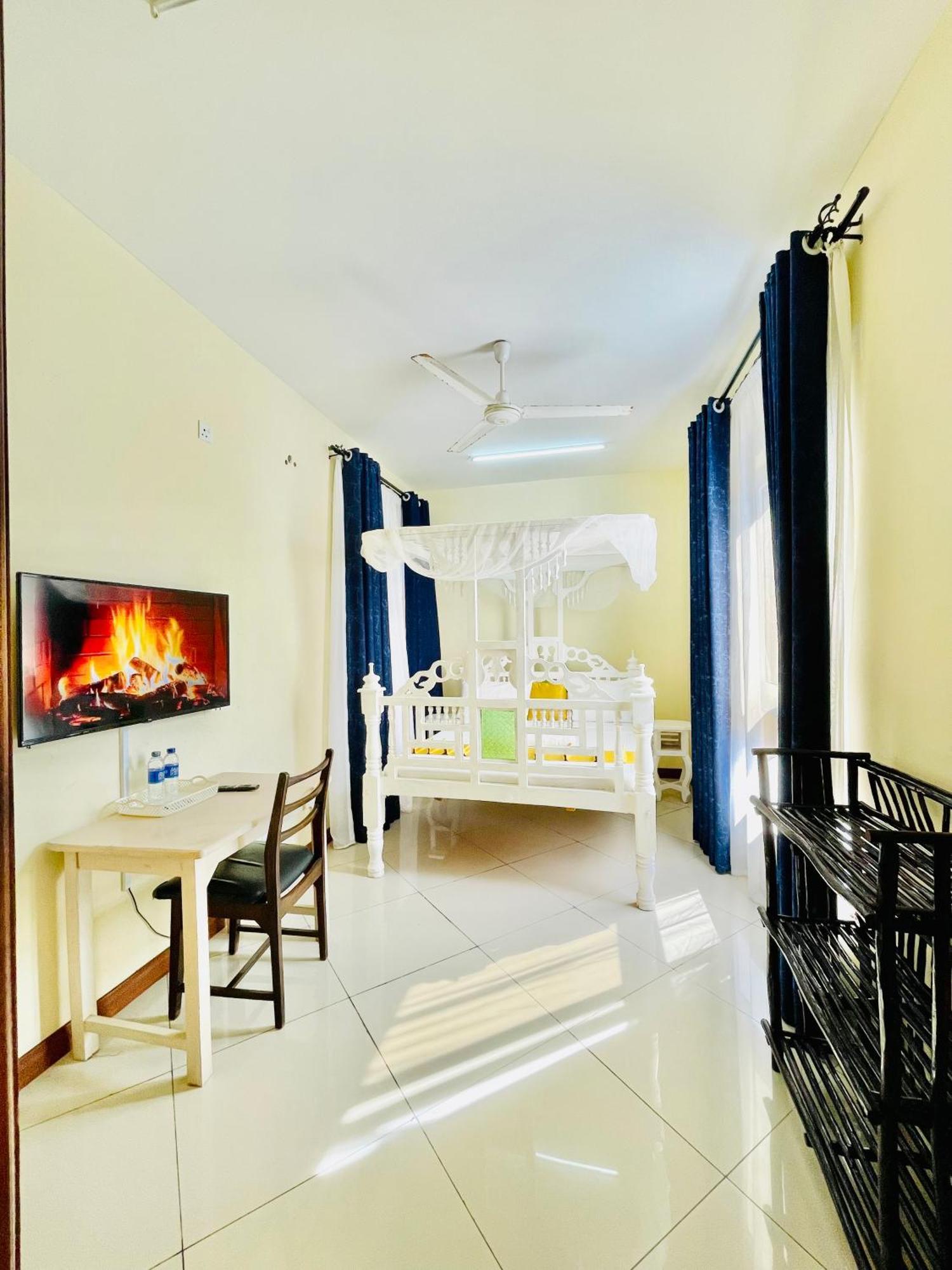 לינה וארוחת בוקר מומבסה Elna'S Nyali - Work & Unwind - Pool, Sea Views, Ac & Fast Wi-Fi מראה חיצוני תמונה