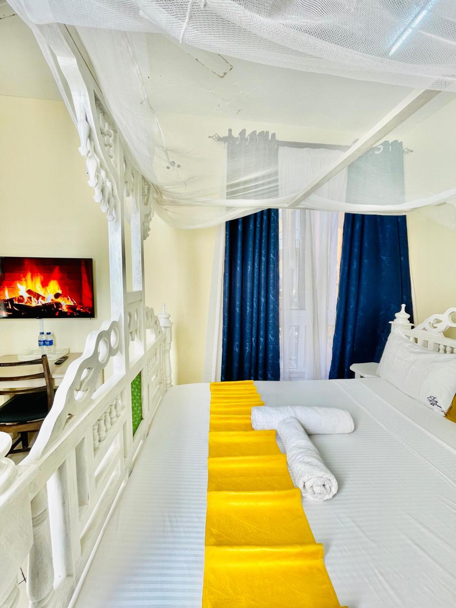 לינה וארוחת בוקר מומבסה Elna'S Nyali - Work & Unwind - Pool, Sea Views, Ac & Fast Wi-Fi מראה חיצוני תמונה