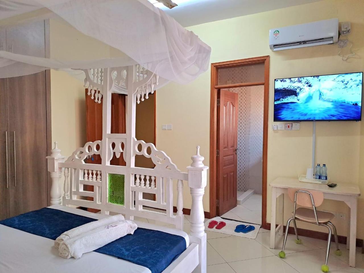 לינה וארוחת בוקר מומבסה Elna'S Nyali - Work & Unwind - Pool, Sea Views, Ac & Fast Wi-Fi מראה חיצוני תמונה
